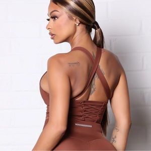 NWT Fashion Nova (NovaSport) Flaunt It Active Lace Up Crop Tank - Chocolate